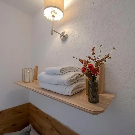 Edelweiss Apartment *